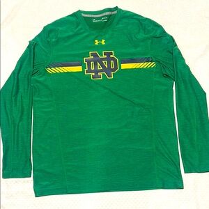 Notre Dame Under Armour Men's medium Green Long Sleeve Shirt Heatgear